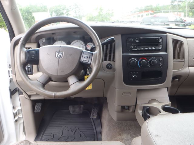 2005 Dodge Ram 1500 4dr 114 WB XLT 4WD