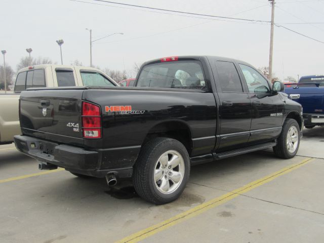 2005 Dodge Ram 1500 AWD W/nav, Leather, 3rd Rowsunroof