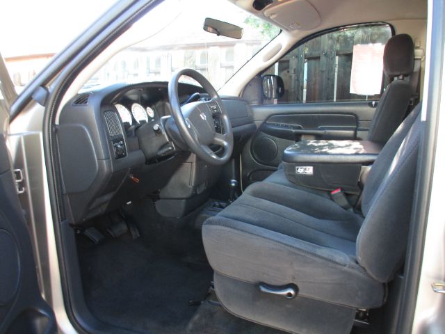 2005 Dodge Ram 1500 2LT V6 4DR