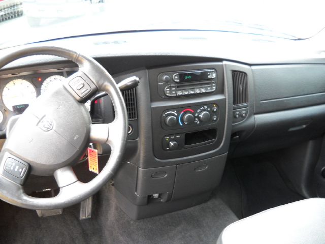 2005 Dodge Ram 1500 4dr 114 WB XLT 4WD