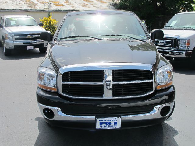 2006 Dodge Ram 1500 4dr LX 4WD Auto