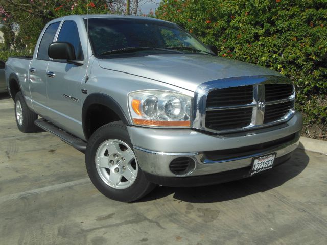 2006 Dodge Ram 1500 4dr 4WD EXT LS 4x4 SUV