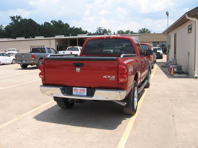 2007 Dodge Ram 1500 2WD Crew Cab 143.5