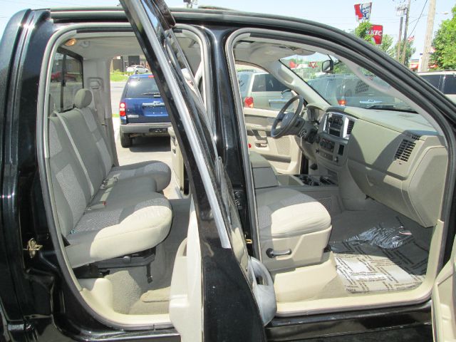 2007 Dodge Ram 1500 XLT 4X4 W/third Row Seating