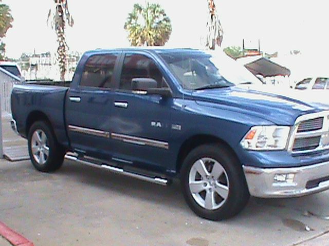 2009 Dodge Ram 1500 2WD Crew Cab 143.5