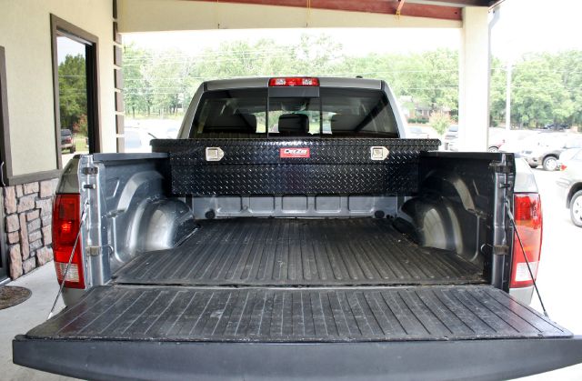 2010 Dodge Ram 1500 2WD Crew Cab 143.5