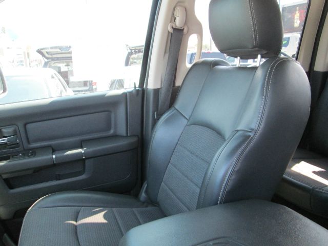 2010 Dodge Ram 1500 2WD Crew Cab 143.5