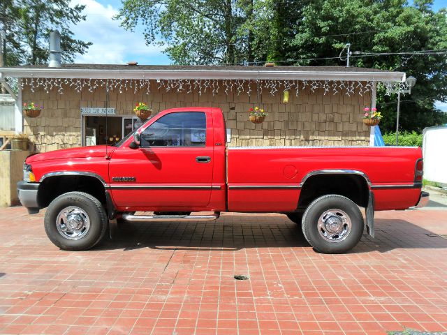 1996 Dodge Ram 2500 4WD 4dr V6 SR5 (natl)