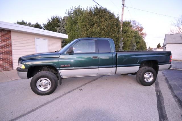 2001 Dodge Ram 2500 SE 4D Extended Cab