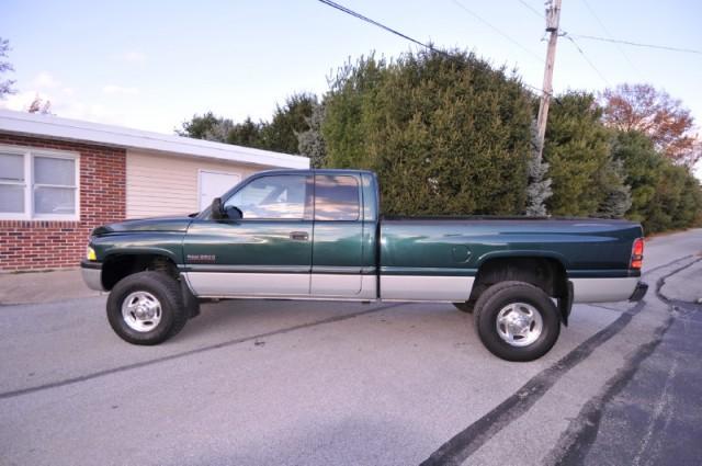 2001 Dodge Ram 2500 SE 4D Extended Cab