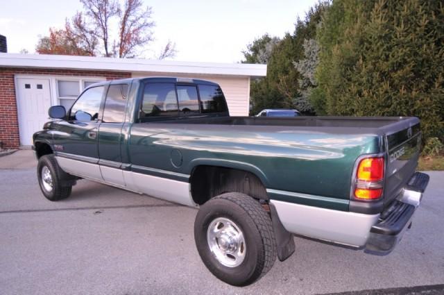 2001 Dodge Ram 2500 SE 4D Extended Cab