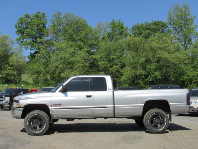 2001 Dodge Ram 2500 323i 4dr Sdn Sedan