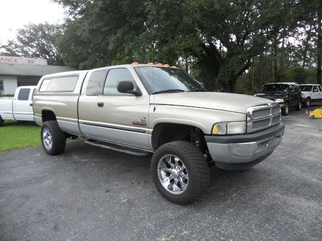 2002 Dodge Ram 2500 4X2 Extended CAB 122.9 IN