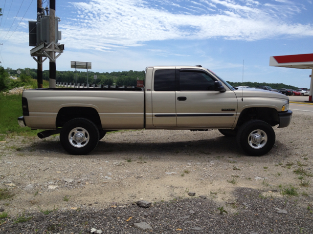 2002 Dodge Ram 2500 4dr 4WD EXT LS 4x4 SUV