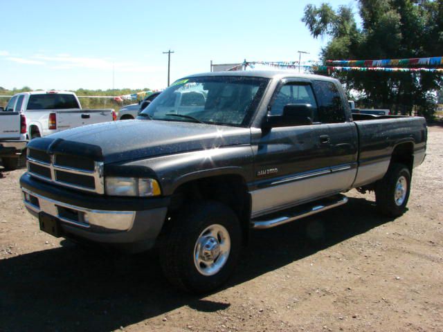 2002 Dodge Ram 2500 4dr 4WD EXT LS 4x4 SUV