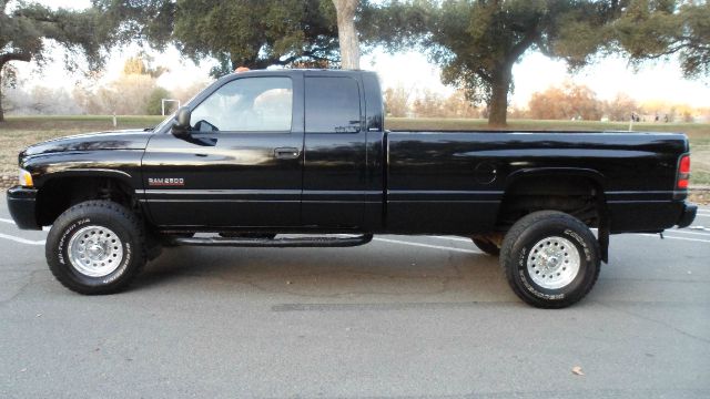 2002 Dodge Ram 2500 4dr 4WD EXT LS 4x4 SUV