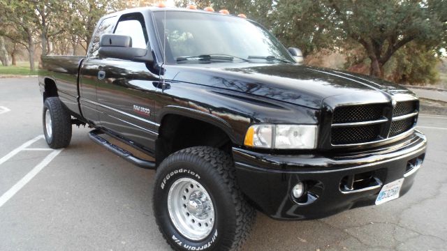 2002 Dodge Ram 2500 4dr 4WD EXT LS 4x4 SUV