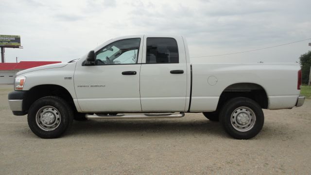 2006 Dodge Ram 2500 4dr LX 4WD Auto