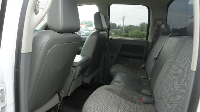 2006 Dodge Ram 2500 4dr LX 4WD Auto