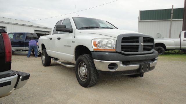 2006 Dodge Ram 2500 4dr LX 4WD Auto