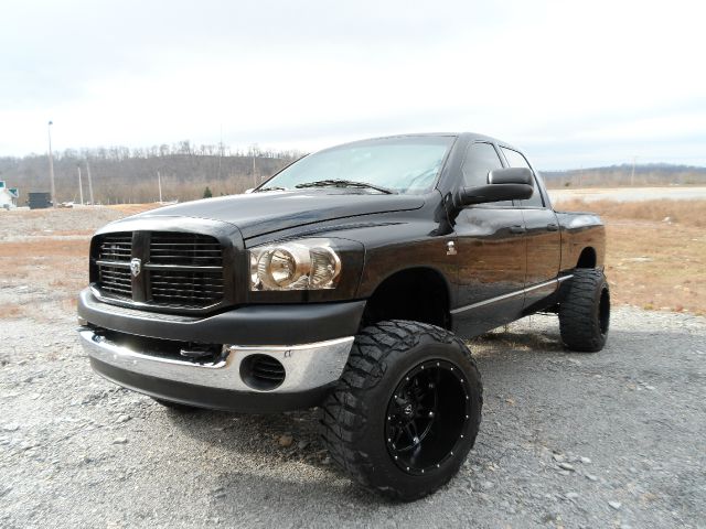 2006 Dodge Ram 2500 4dr LX 4WD Auto