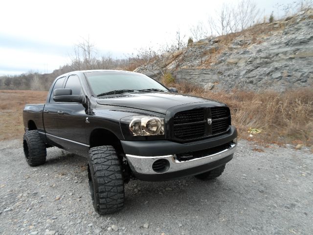 2006 Dodge Ram 2500 4dr LX 4WD Auto