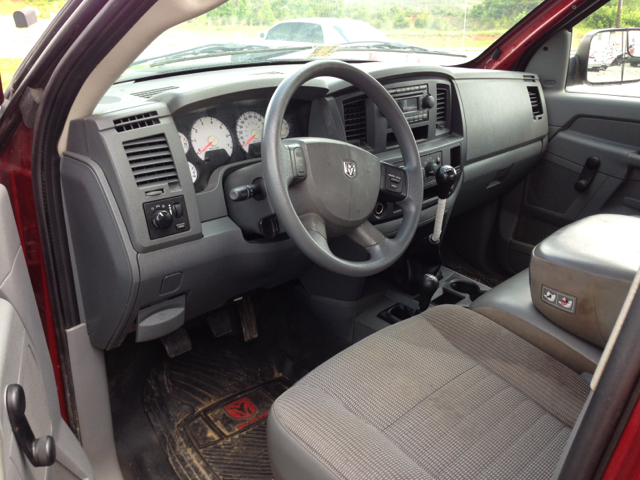 2006 Dodge Ram 2500 4dr LX 4WD Auto