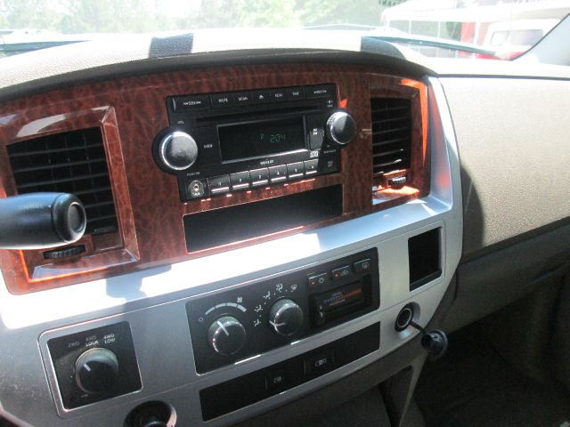 2007 Dodge Ram 2500 4d Wagon AWD