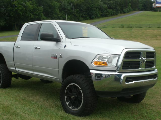 2011 Dodge Ram 2500 SLE Sierra 2WD