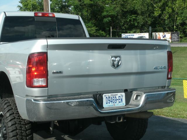 2011 Dodge Ram 2500 SLE Sierra 2WD