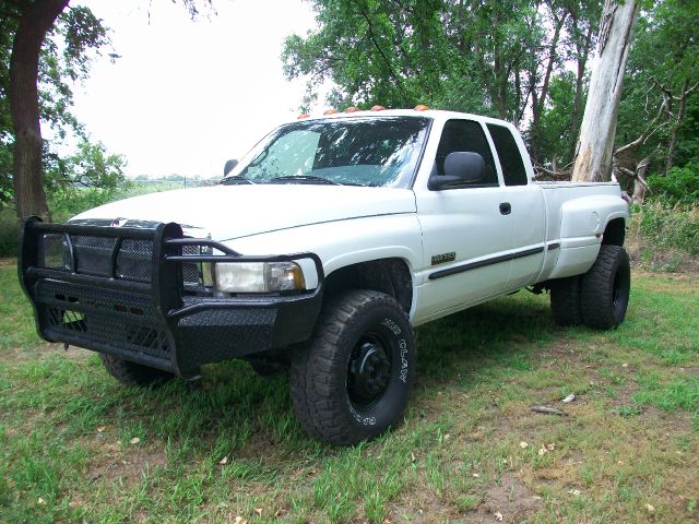 1999 Dodge Ram 3500 L300 Sedan