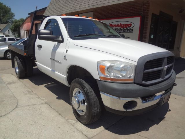 2006 Dodge Ram 3500 2WD Double Cab Standard Bed 5.7L V8 (SE) Truck