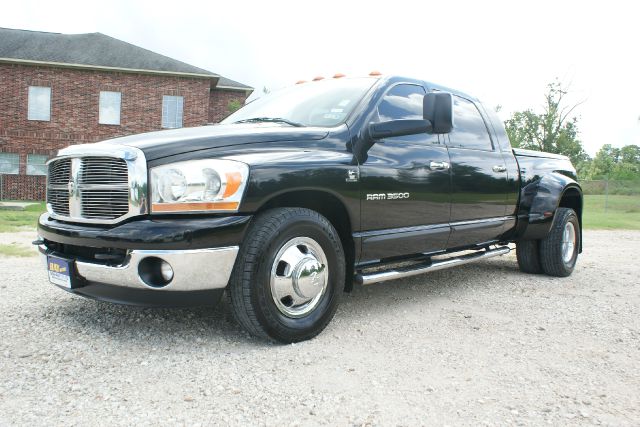 2006 Dodge Ram 3500 2WD Crewmax Short Bed 5.7L Grade (SE) Truck