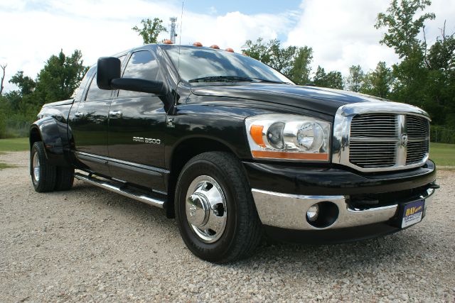 2006 Dodge Ram 3500 2WD Crewmax Short Bed 5.7L Grade (SE) Truck