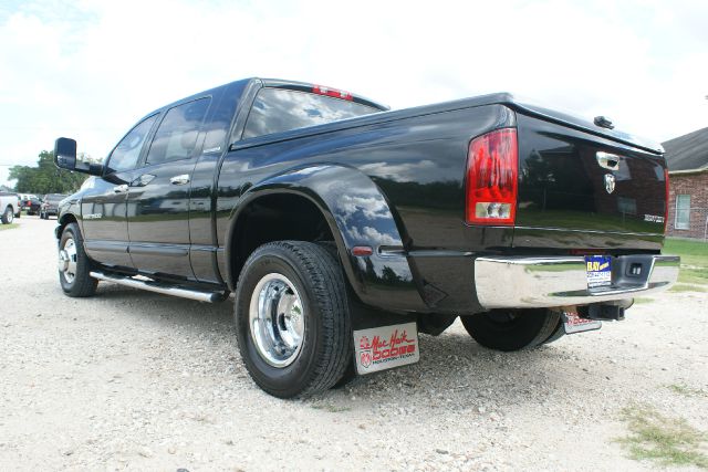 2006 Dodge Ram 3500 2WD Crewmax Short Bed 5.7L Grade (SE) Truck