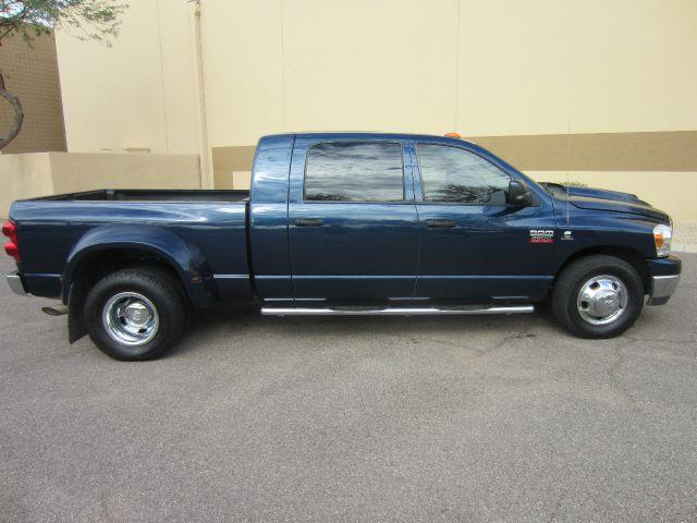 2007 Dodge Ram 3500 2WD Crewmax Short Bed 5.7L Grade (SE) Truck