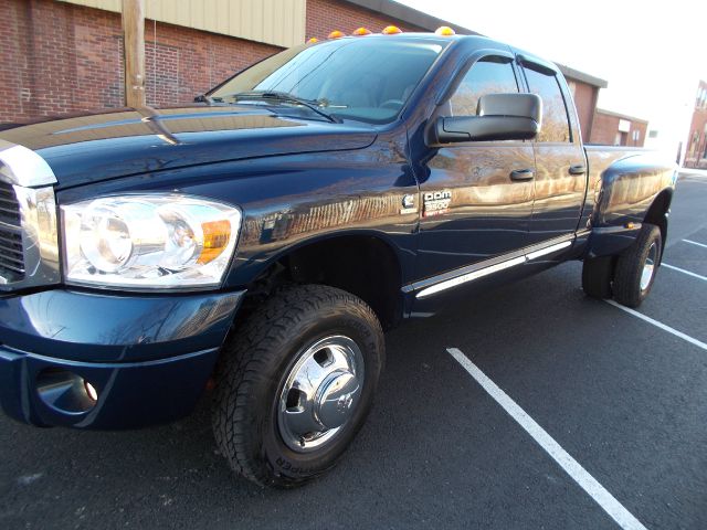 2009 Dodge Ram 3500 2WD Double Cab Standard Bed 5.7L V8 (SE) Truck