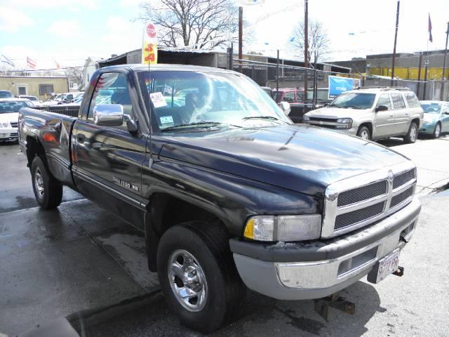 1995 Dodge Ram Pickup 4dr Sdn Auto ION 2