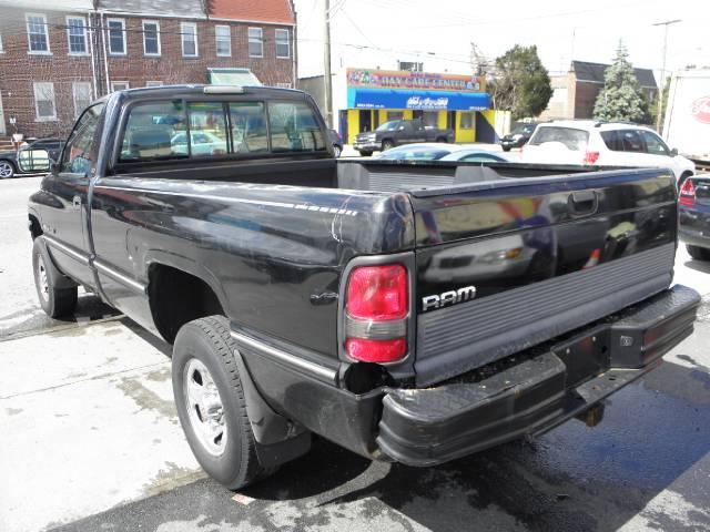 1995 Dodge Ram Pickup 4dr Sdn Auto ION 2