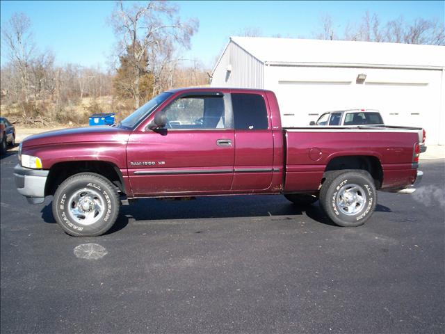 2000 Dodge Ram Pickup Base