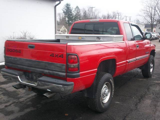 2000 Dodge Ram Pickup 2WD 4dr Ultimate