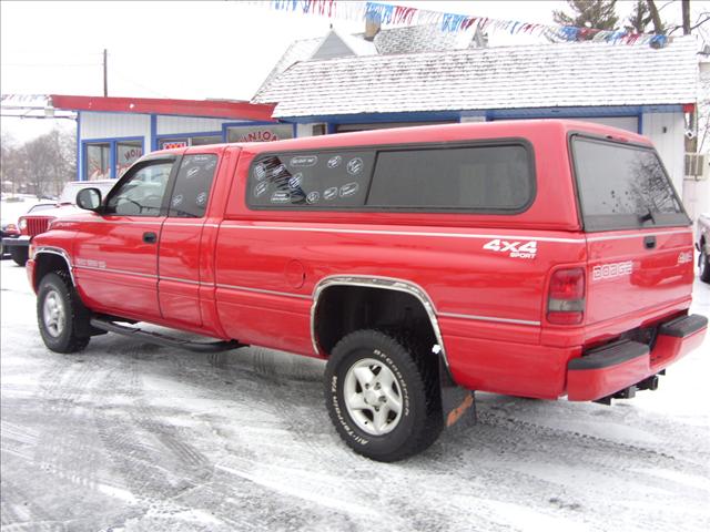 2000 Dodge Ram Pickup SLT