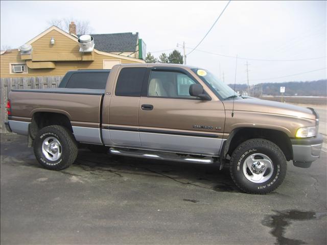 2000 Dodge Ram Pickup SLT