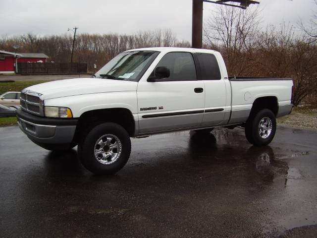 2001 Dodge Ram Pickup Base