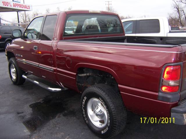 2001 Dodge Ram Pickup SLT