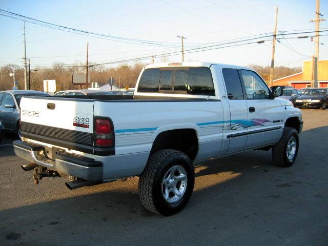 2001 Dodge Ram Pickup SLT