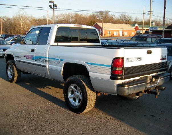 2001 Dodge Ram Pickup SLT