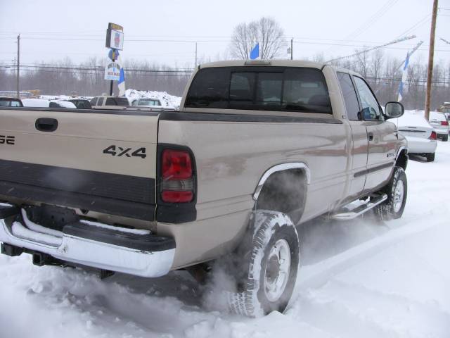 2002 Dodge Ram Pickup 4dr Sdn 4.2L Quattro LWB Auto