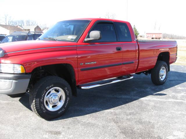 2002 Dodge Ram Pickup LS 4DR Sedan