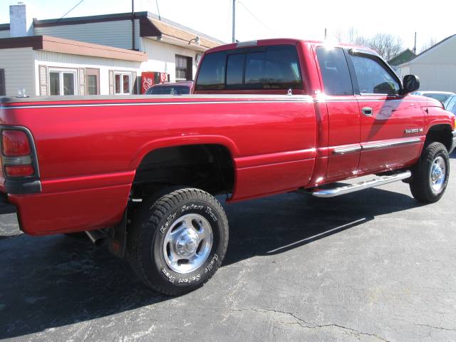 2002 Dodge Ram Pickup LS 4DR Sedan